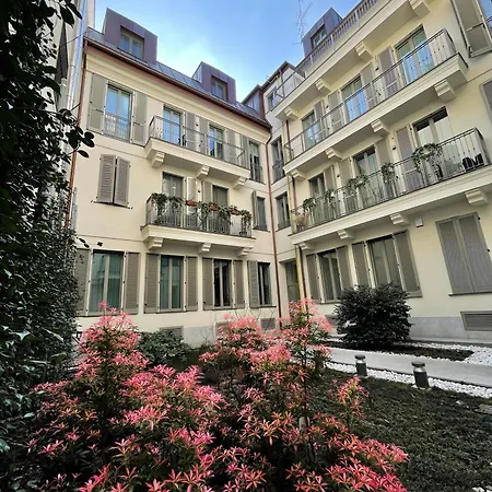 New Quiet And Design In The Heart Of * Milan