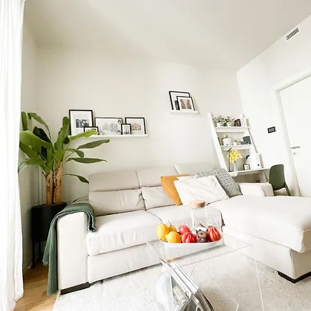 New Quiet And Design In The Heart Of * Milan