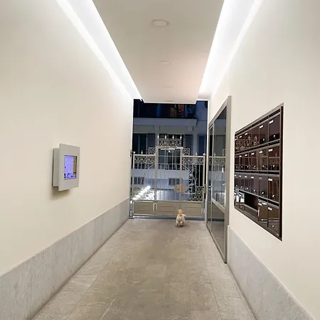 New Quiet And Design In The Heart Of * Milan
